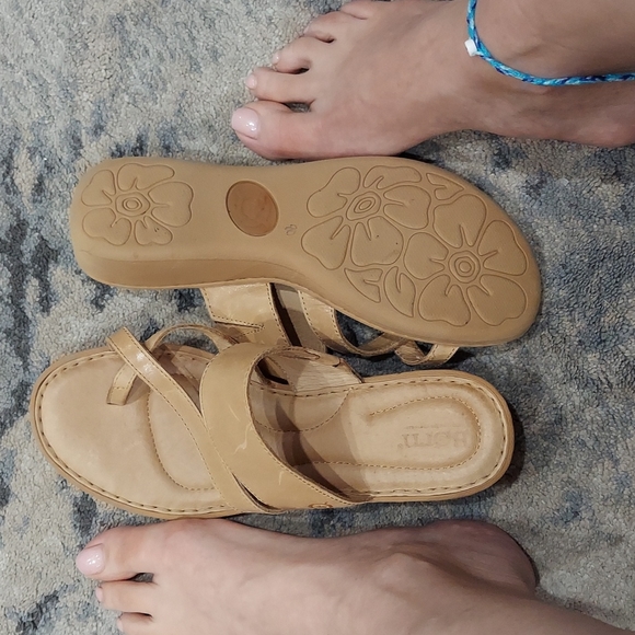 Well worn sandals - Picture 4 of 4